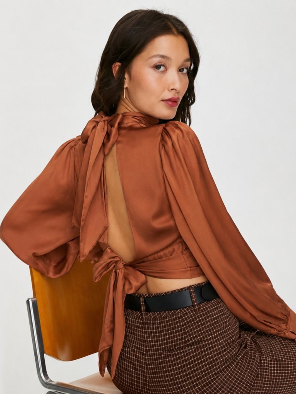 Aritzia Wilfred Leigh Blouse High Shine Backless Satin Brown Copper Size XS - Picture 1 of 8